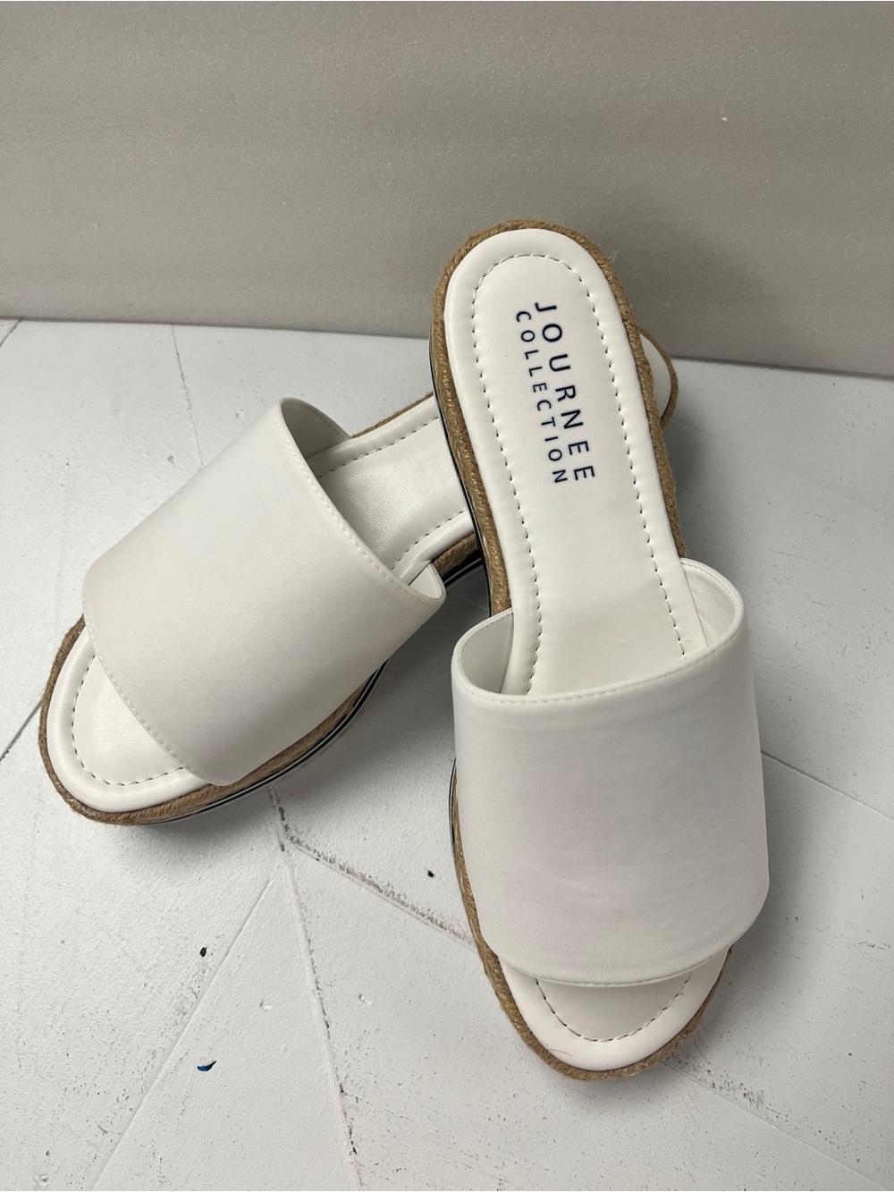 Journee‎ Collection Womens Rosey Slide Sandals. Size 10WD. White
